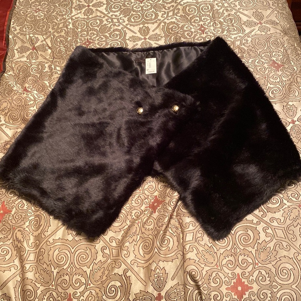 🆕The Limited Black Shawl (R)